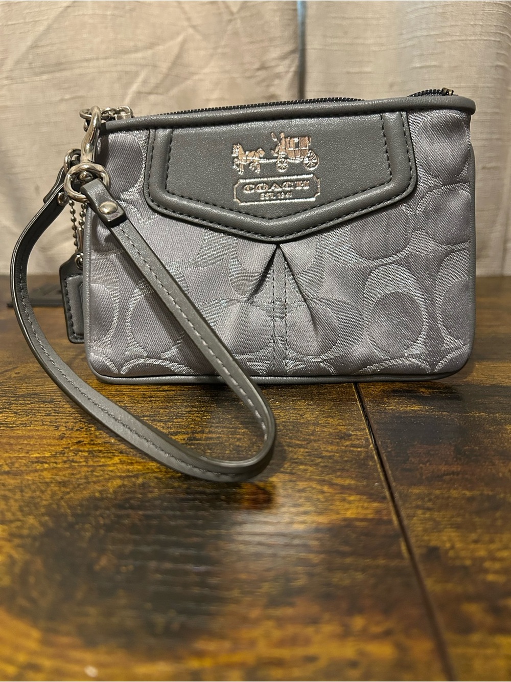 COACH Wristlet Y2K Madison Silver Gray Op Art Pleated Sateen NWOT